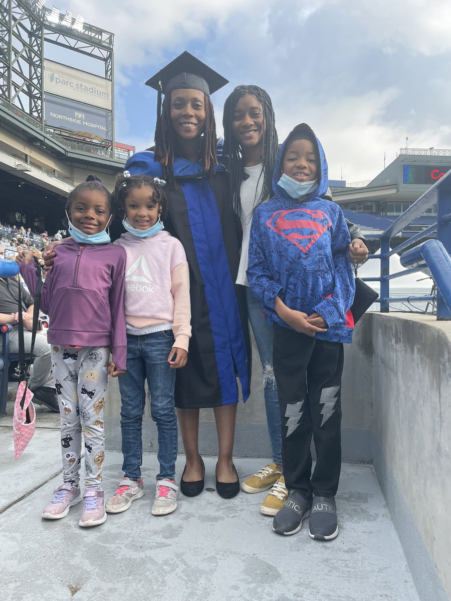 ladyjjackson's tweet photo. I want to say congratulations to my Beautiful Sister. You Did it Girl !! We are proud of you #GSU2022 https://t.co/o9ViI5DzCQ