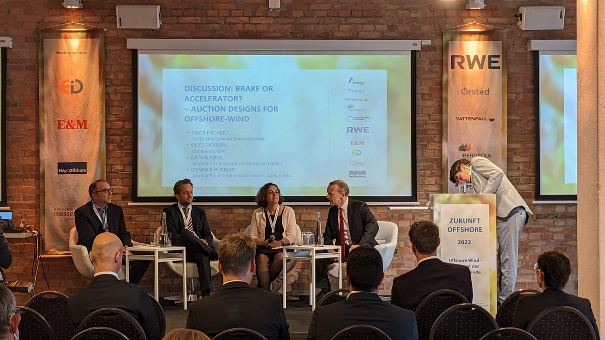 Das Panel ist sich bei Gebotskriterien einig: 
Erstens: Wir brauchen mehr Kreativität bei den qualitativen Kriterien, diese sollen Anreize für Innovation schaffen.
Zweitens: die lokalen Ansprechsgruppen müssen stärker beteiligt werden.
#Zukunftoffshore2022 #WindSeeG