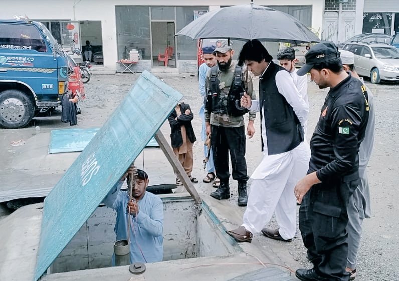 Mehran_khanz's tweet photo. اس کو چھٹی نہ ملی جس نے سبق یاد کیا- #EidDiaries https://t.co/4r1pLbdmOy https://t.co/W3mROTogZf