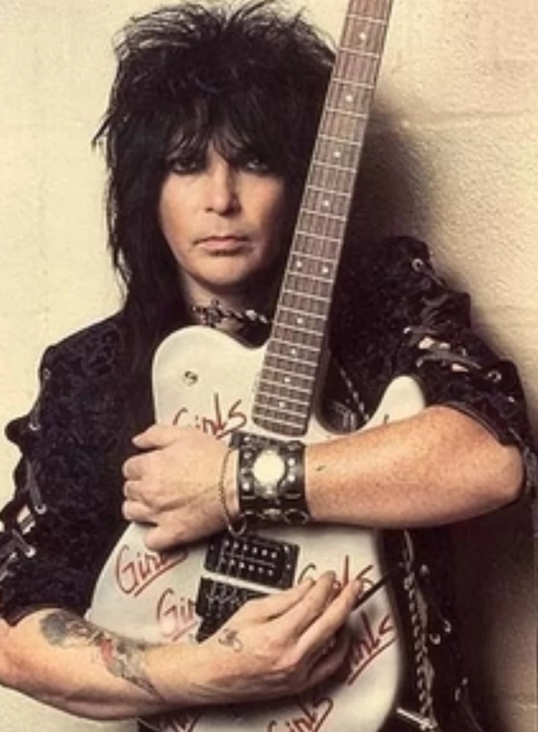 Happy birthday to mick mars   