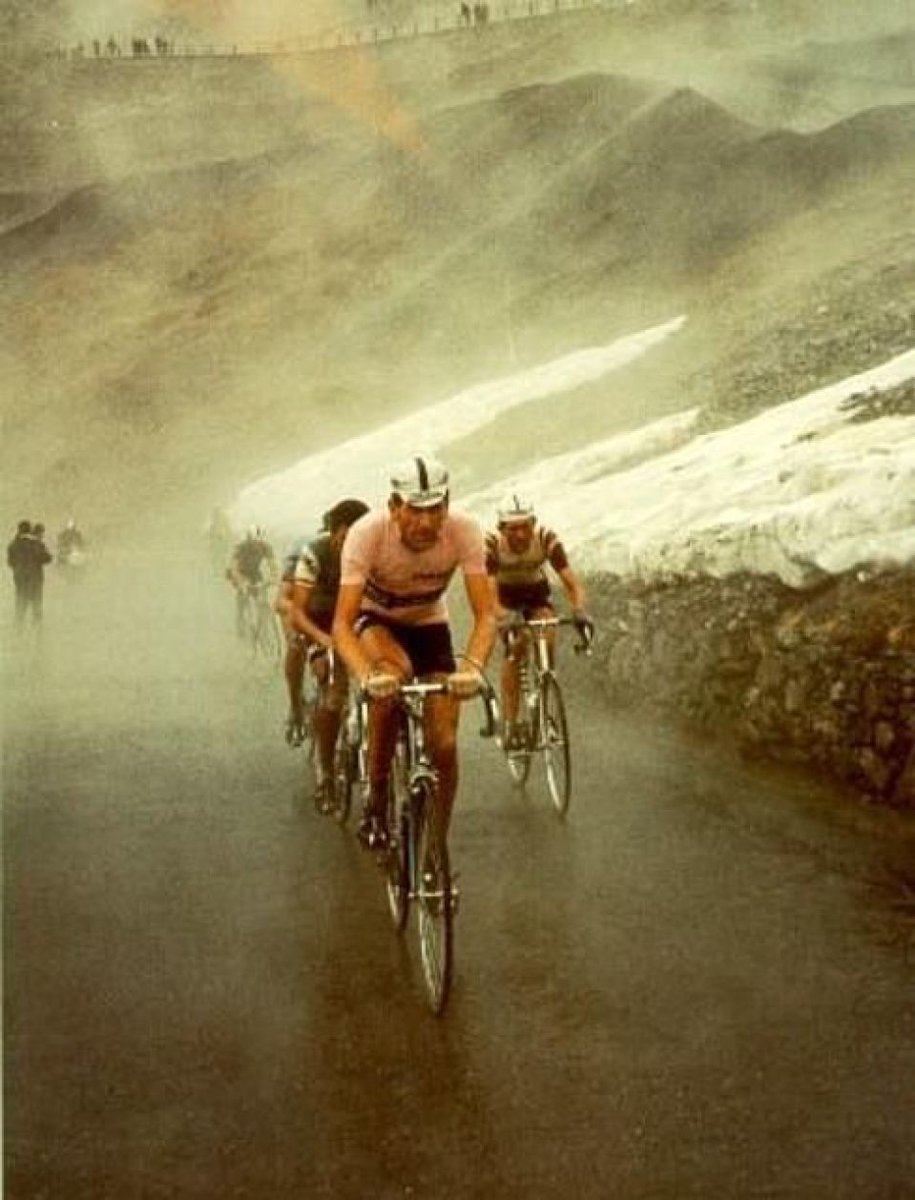 Vittorio Adorni dans l'atmosphère irréelle du Stelvio (Giro 1965).