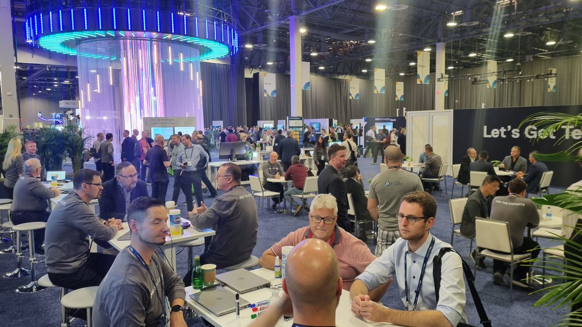 Delighted to meet some of the prize winning customers at Ask the Experts and Hands on Labs #DellTechHOL at #delltechworld. Real customer challenges and questions answered by our experts and Labs for all products and solutions.  #iworkfordell
