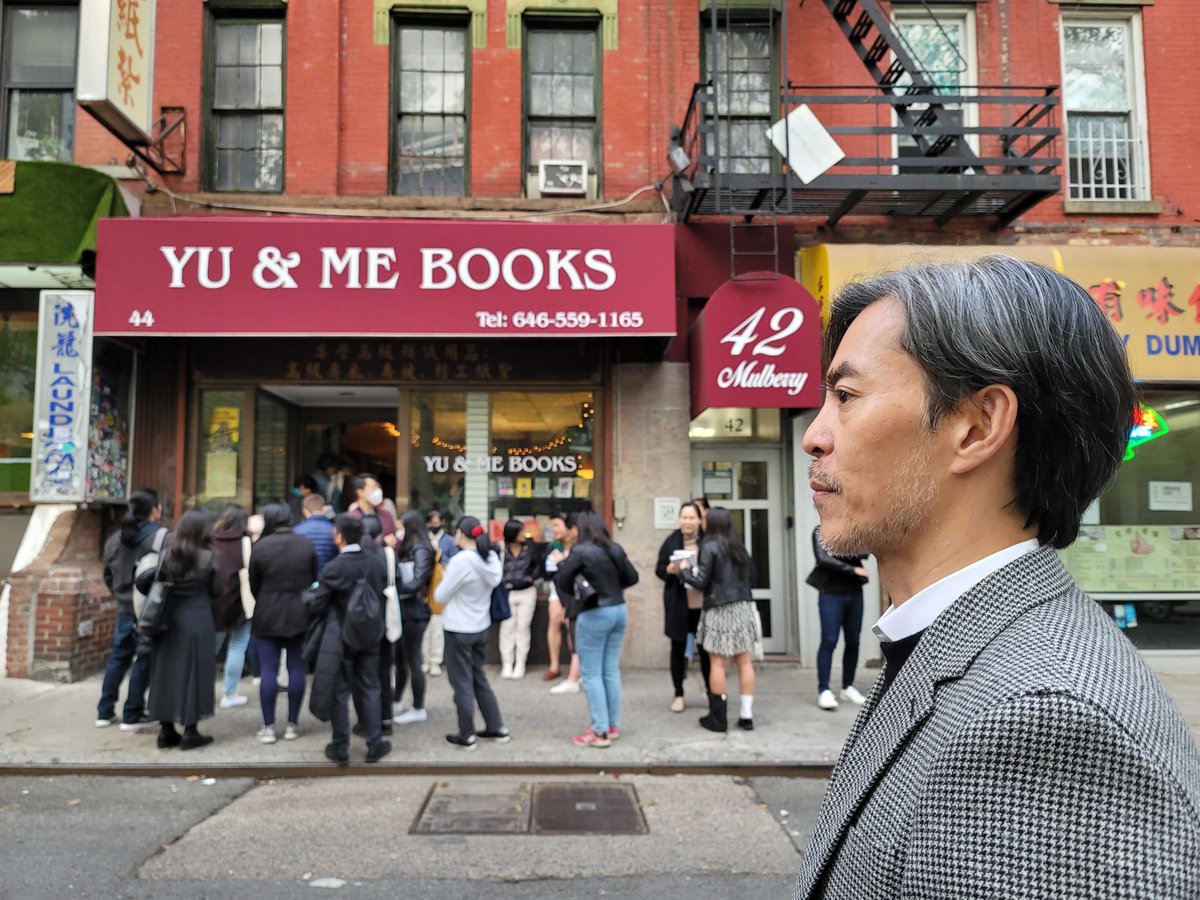 serendipitylit's tweet photo. Thanks to everyone who came out to Dr. Jenny Wang’s book launch event at Yu & Me Books!
📸: Regina Brooks
#SerendipityLit #PermissiontoComeHomeBook @gcpbalance #MentalHealth #AAPIMonth @hanbae #YuAndMeBooks https://t.co/R4M7qRf7IH