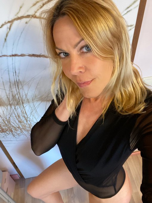 Hey, Ich starte jetzt auch endlich bei Onlyfans und Bestfans !! Das solltest du dir nicht entgehen lassen<a href="/tag/selfie"class="tags"><span>#selfie</span></a><a href="/tag/selfiesunday"class="tags"><span>#selfiesunday</span></a><a href="/tag/mileyweasel"class="tags"><span>#mileyweasel</span></a>