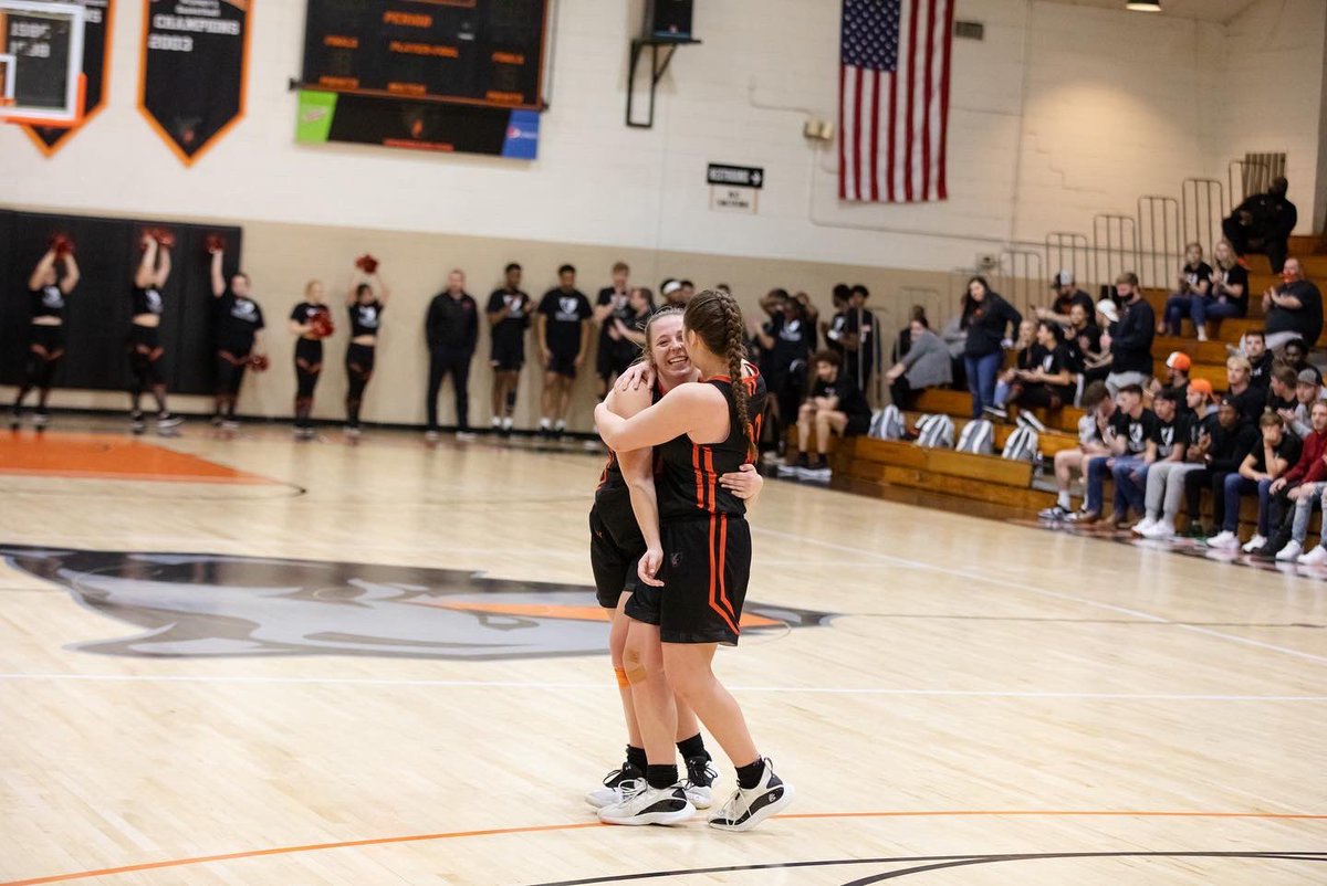 UPɪᴋᴇ Wᴏᴍᴇɴ’s Bᴀsᴋᴇᴛʙᴀʟʟ⛹️‍♀️🐻 tweet media
