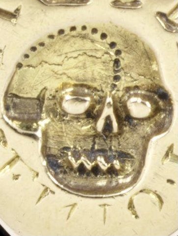 drdan_o's tweet photo. A brilliantly detailed skull stares out from this gold signet ring. It is encircled by the initials I.B. and the words ‘memento mori’ The ring would have left an image of the skull when pressed into wax. 17th cent (@V_and_A) #mementomori #skull #ring https://t.co/fyecRHyVvj