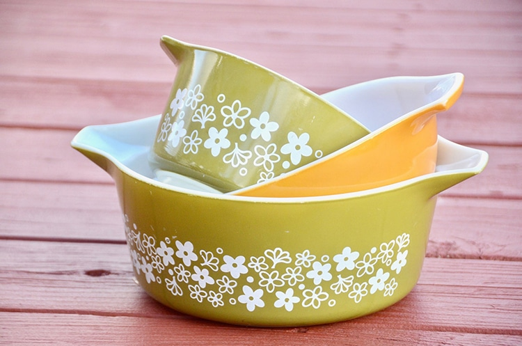 Davidnolastname's tweet photo. You know you're old when you lose your shit upon running across some 70's Pyrex. https://t.co/DSF8Layrrr