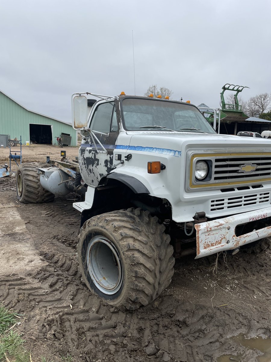 KuglerFarms's tweet photo. Anyone in the Twitter world want the square body cab and chassis of our old floater? https://t.co/SaZlwmW34i