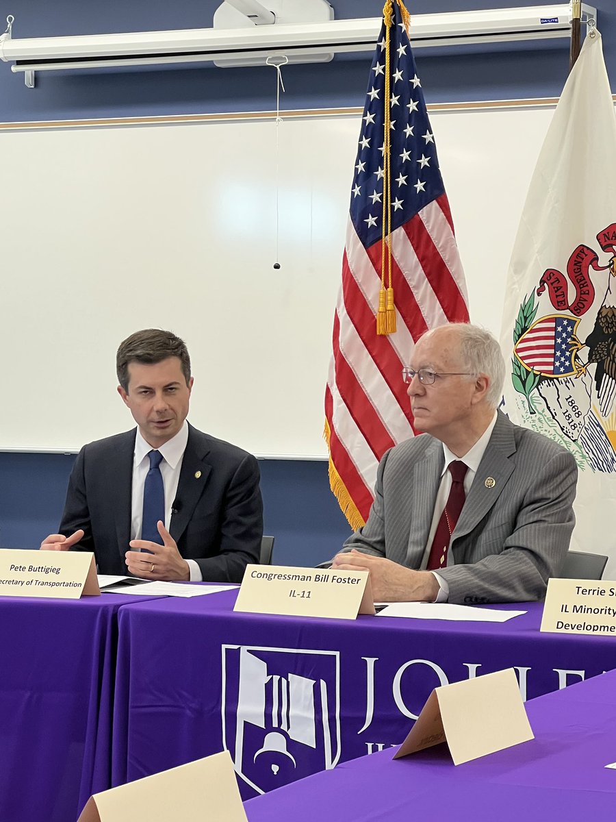 Thanks to the Bipartisan Infrastructure Law, the Chicagoland suburbs are in prime position to lead the EV future. It was great to sit down with <a href="/SecretaryPete/">Secretary Pete Buttigieg</a> and community leaders at <a href="/JolietJrCollege/">Joliet Junior College</a> today to talk about how important these investments are to our local economy.