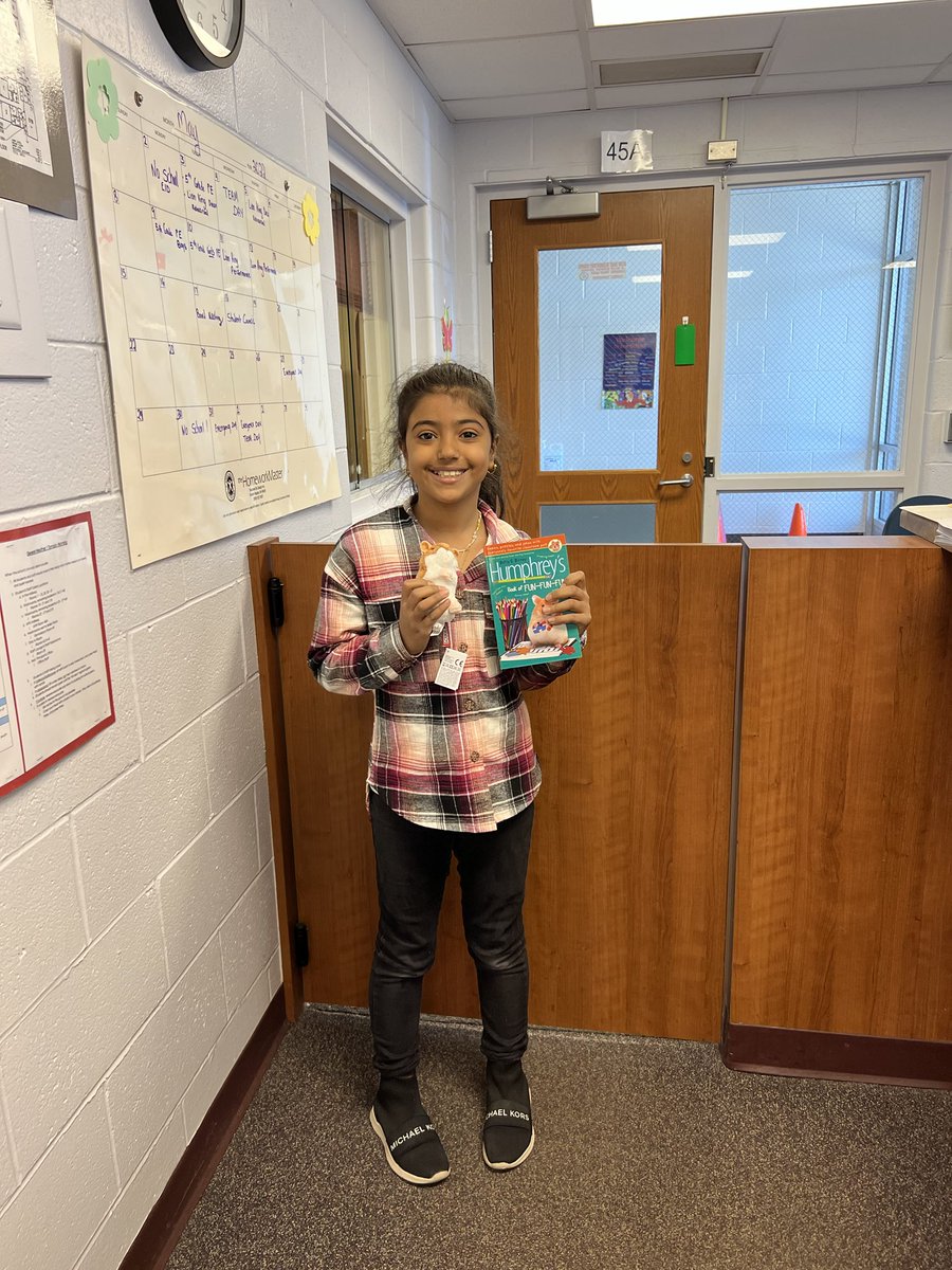 MrsPusko's tweet photo. The raffle winners for the Spring According to Humphrey raffle!! #glenoaksschool 💗💗 https://t.co/PBwPkUF3MN