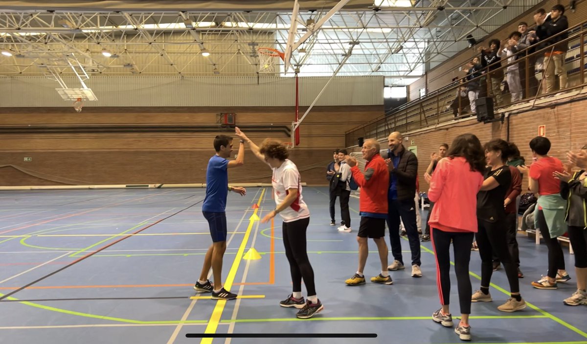 GuadarramaIes's tweet photo. 🚴‍♀️🏋🏼‍♀️🏃🏻‍♀️Proyecto #entrenaatuprofe: Después de 2 meses de duro entrenamiento bajo la supervisión de los alumnos, los profesores han vuelto a realizar los test físicos para valorar si ha habido mejoras en su estado de forma. Una iniciativa motivadora y enriquecedora para todos⛹️‍♀️🧗🤸🏼‍♀️ https://t.co/t6AODF061P