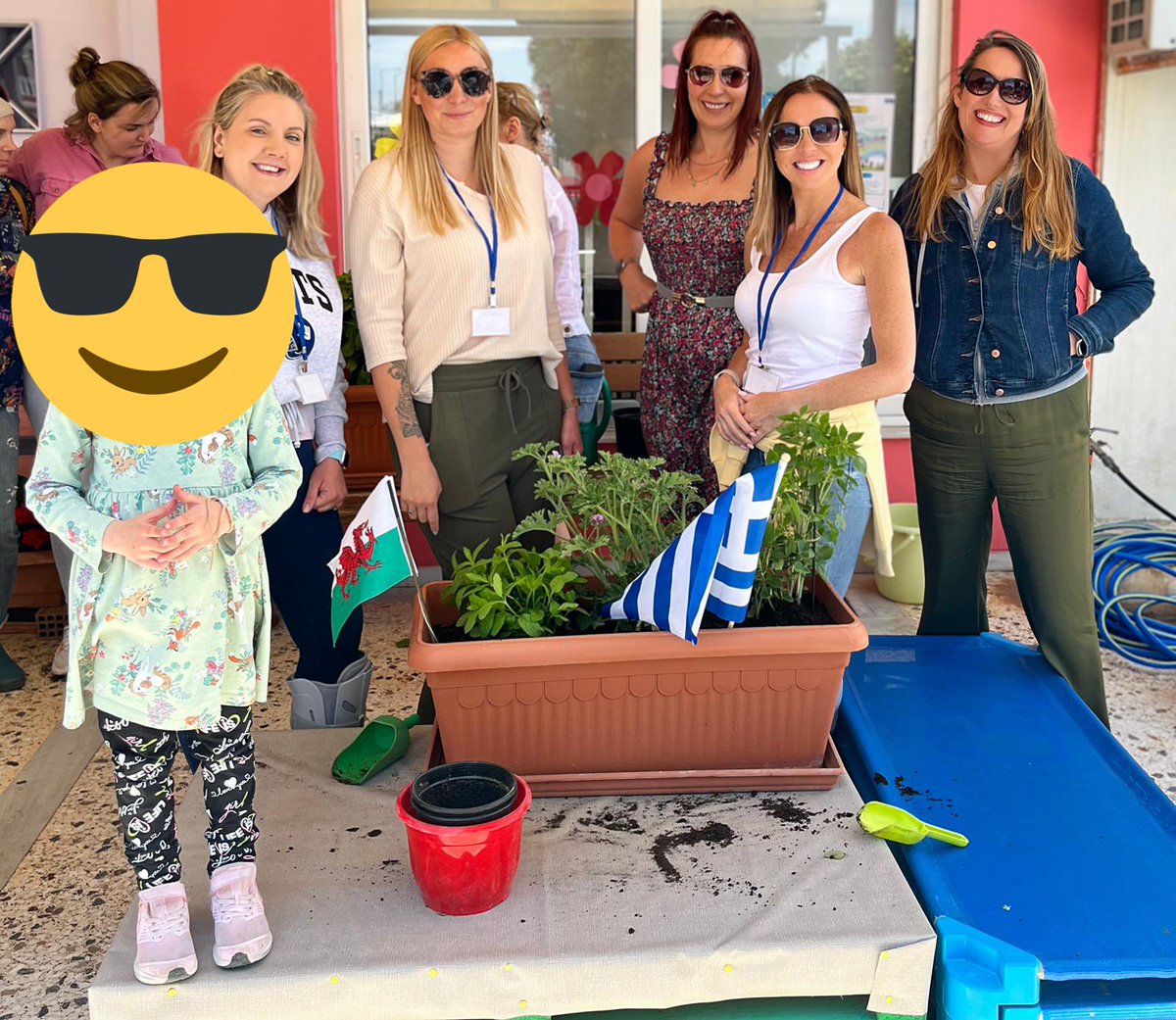 PPSiGlobal's tweet photo. Today, we enjoyed learning how to keep our teeth clean and planting new herbs and flowers with our partner schools. #Greecemobility #ErasmusPlus #Globallearning @ecoschoolsaimee @EcoSchoolsWales @Pill_Primary @EAS_Equity @EAS_MDirector https://t.co/tOVninomnn