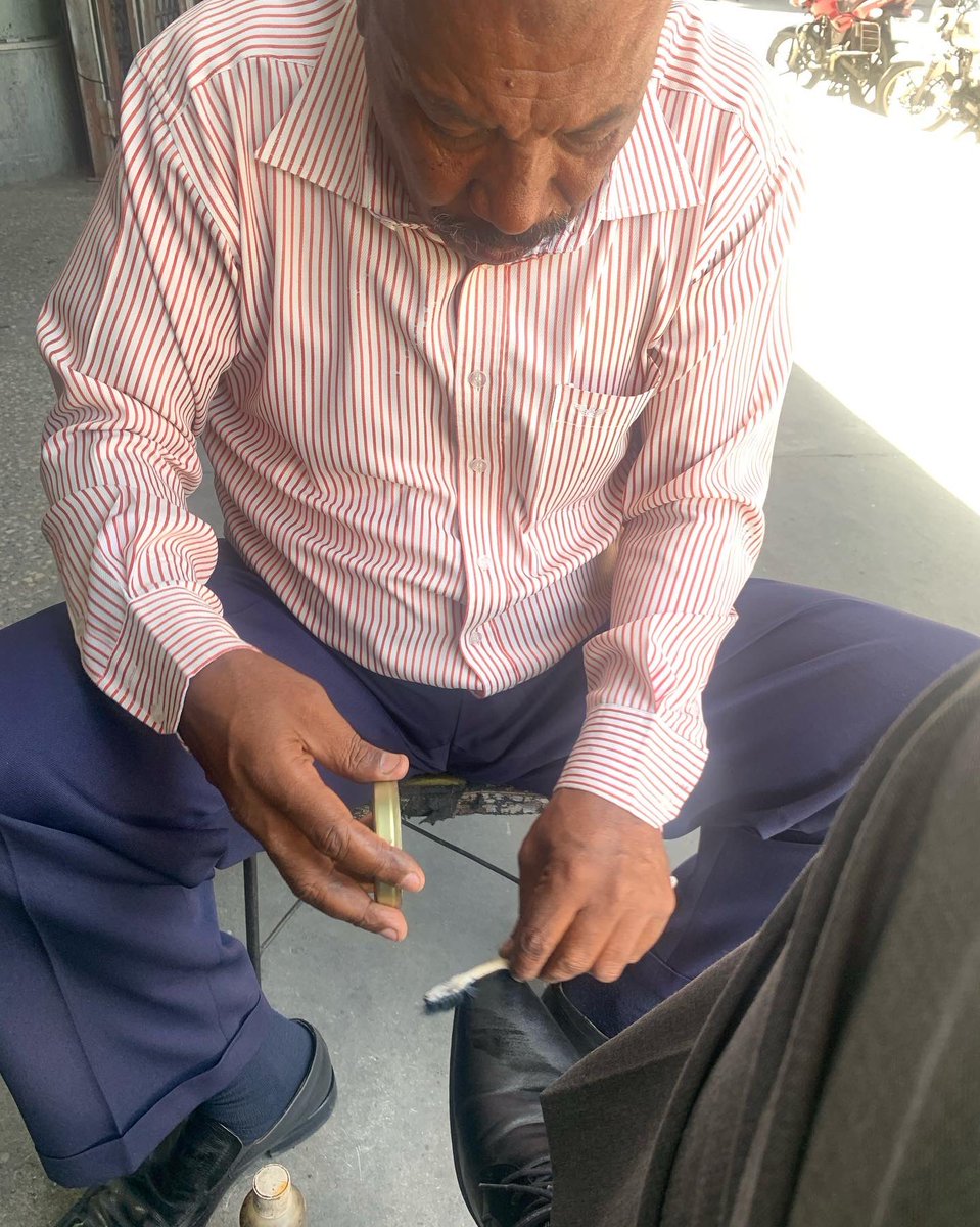 Emilio_Guzman's tweet photo. Avanzando con buenos resultados. Además de concretar respuestas positivas , hoy miércoles tuve la oportunidad de conversar con mi amigo el LUSTRADOR Pablo Rivas, 48 años trabajando en el Pasaje Zing del Centro de Caracas https://t.co/Yu5OcF5Yw3