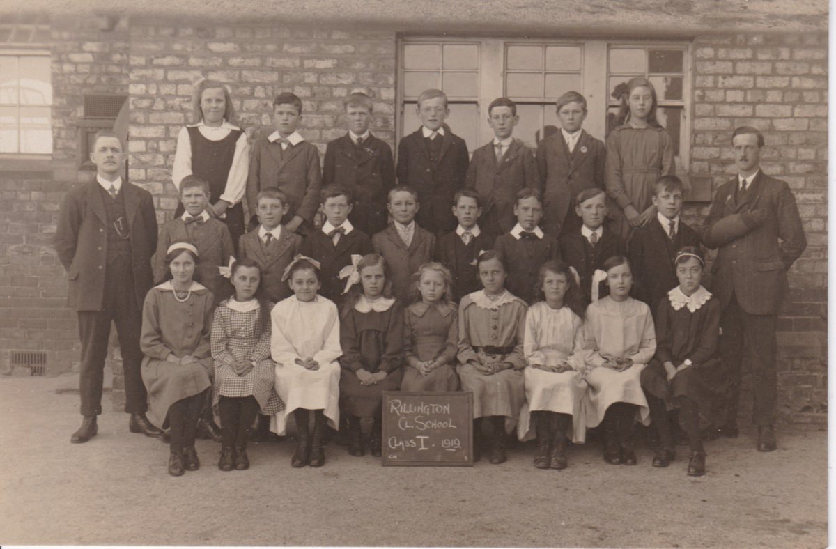 Class 1 #Rillington School are all smartly dressed for their photograph in 1919. One of their teachers is nursing a broken arm. From the recently acquired #1921Census together with a few sums, we have a good idea who they all were. #OnePlaceChildren #OnePlaceWednesday