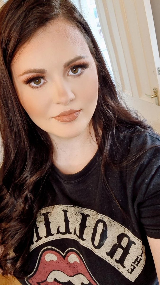 SarahAn39844129's tweet photo. Ready for my photoshoot 🤪 https://t.co/zWMDHwP4mq