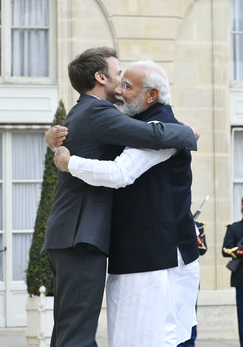 PMOFFICE41's tweet photo. PM @narendramodi and President @EmmanuelMacron meet in Paris. This meeting will add momentum to the 🇮🇳 🇫🇷 friendship. https://t.co/fj3mD3ef2M https://t.co/4wRhOCwdcF