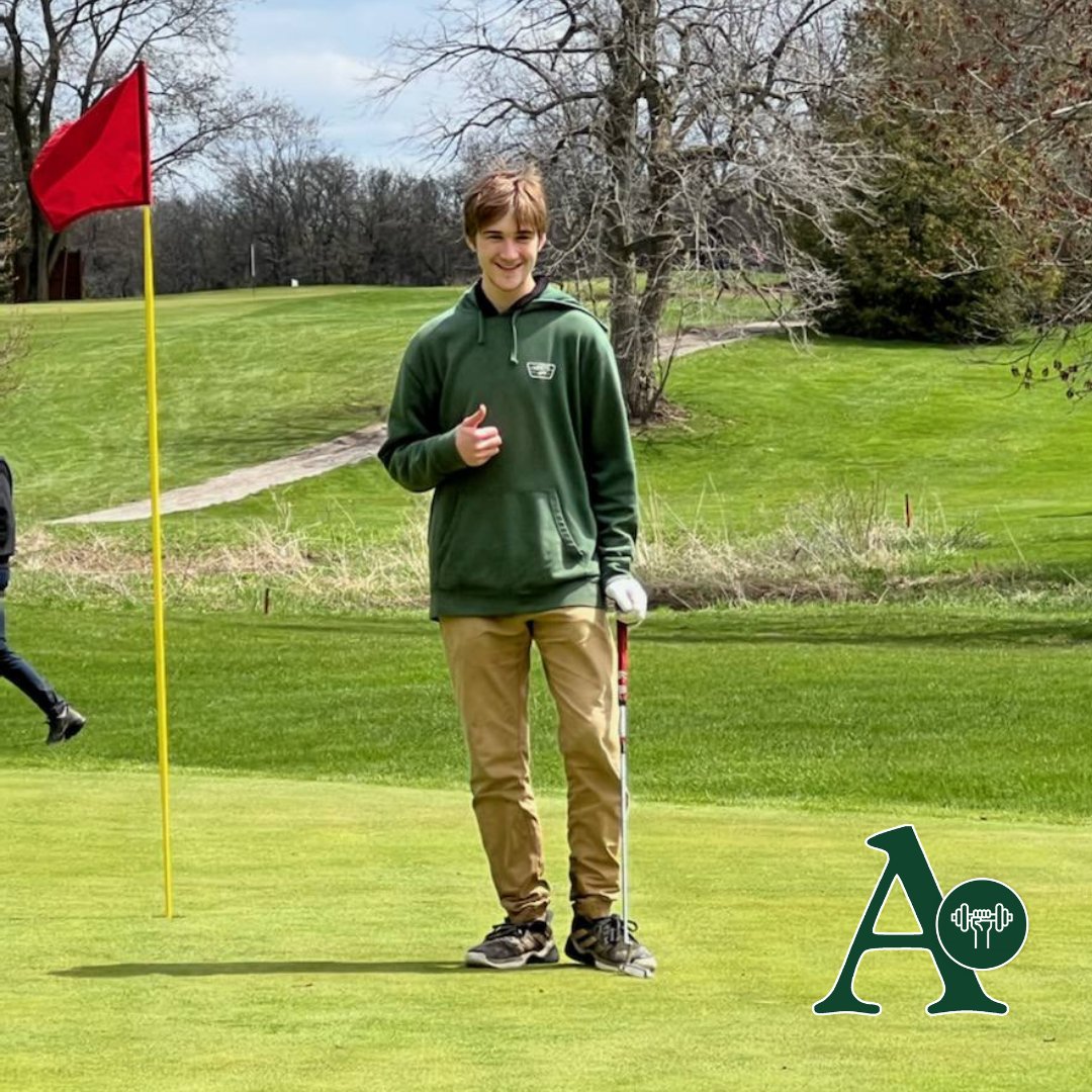AlbertCollege's tweet photo. Golf season is finally here ⛳ The team is enjoying the day out at Bushwood Golf Club in Markham!

Pictured here:

Nolan (Gr. 9 - Pic 1) makes a birdie 
Ryan (Gr. 12 - Pic 2) makes the putt on his last hole

#albertcollege #everystudentisanAstudent https://t.co/QSVdxTKbw7