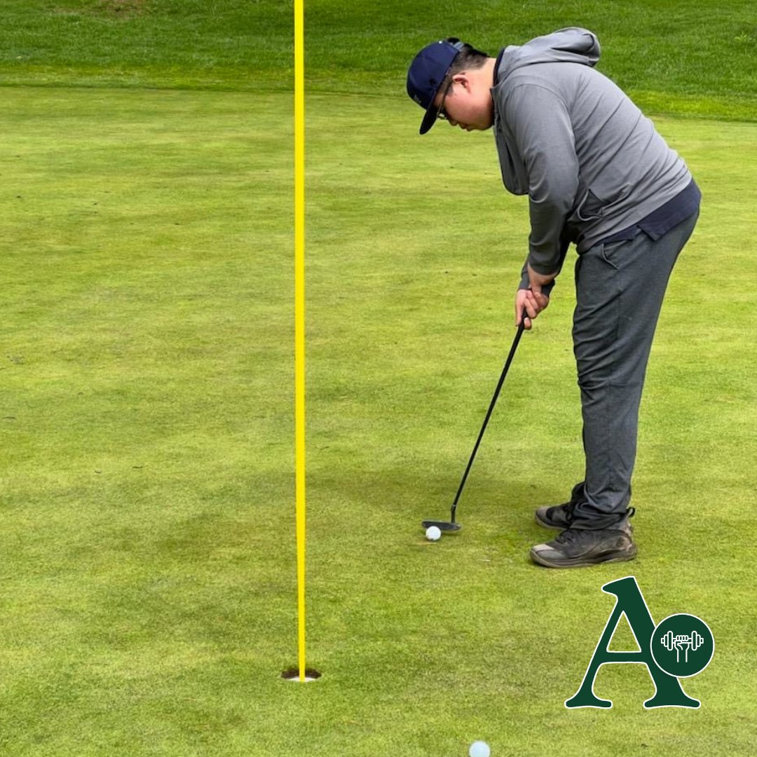AlbertCollege's tweet photo. Golf season is finally here ⛳ The team is enjoying the day out at Bushwood Golf Club in Markham!

Pictured here:

Nolan (Gr. 9 - Pic 1) makes a birdie 
Ryan (Gr. 12 - Pic 2) makes the putt on his last hole

#albertcollege #everystudentisanAstudent https://t.co/QSVdxTKbw7