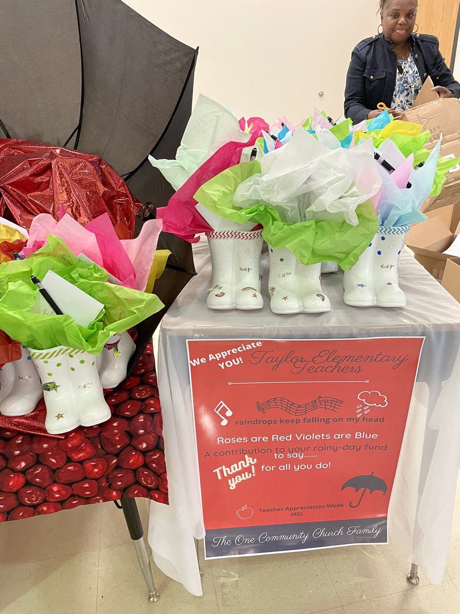 MrsJoasClass's tweet photo. What a wonderful surprise from #onecommunitychurch. Thank you for the love! @TaylorElemTalk https://t.co/EfiM11zHOo