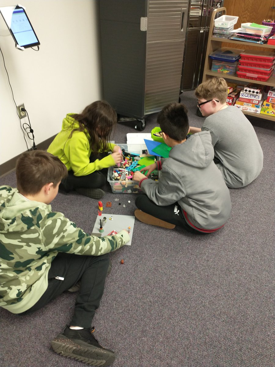 usd305libraries's tweet photo. At LMS, students have been enjoying Makerspace lessons! Makerspace has games, puzzles, art supplies, 3D pens, and even a 3D printer!   Thanks to the @305EdFoundation  for helping to make the Makerspace a creative place for students! #why305 #305Libraries https://t.co/D2wvhK51sT