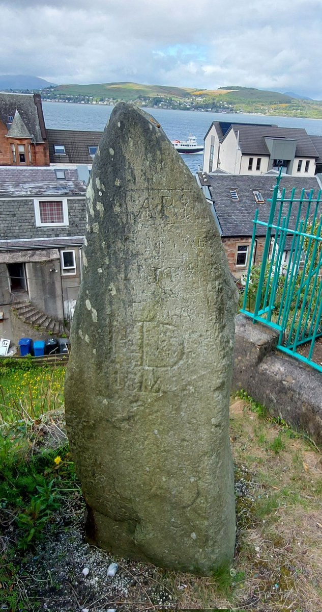 jcmcmurtrie's tweet photo. Some pics from #Gourock today. Looking over the #Clyde to #Strone and #Kilcreggan, the memorial to the Free French sailors based at Greenock who died in WW2 and "Granny Kempock", a bronze age standing stone. https://t.co/UnlQUBRhjm