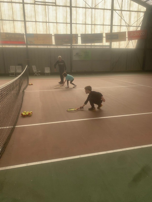 caroline0185's tweet photo. Initiation au basket et au tennis pour les enfants de l'AL @LeoLagrange. Une belle réussite !
Merci @tcbellegarde et @evbbasket pour ce partenariat.
Merci également à Laetitia Bighetti pour son intervention réflexologie, yoga auprès des plus jeunes. https://t.co/p7KbUIkRAf