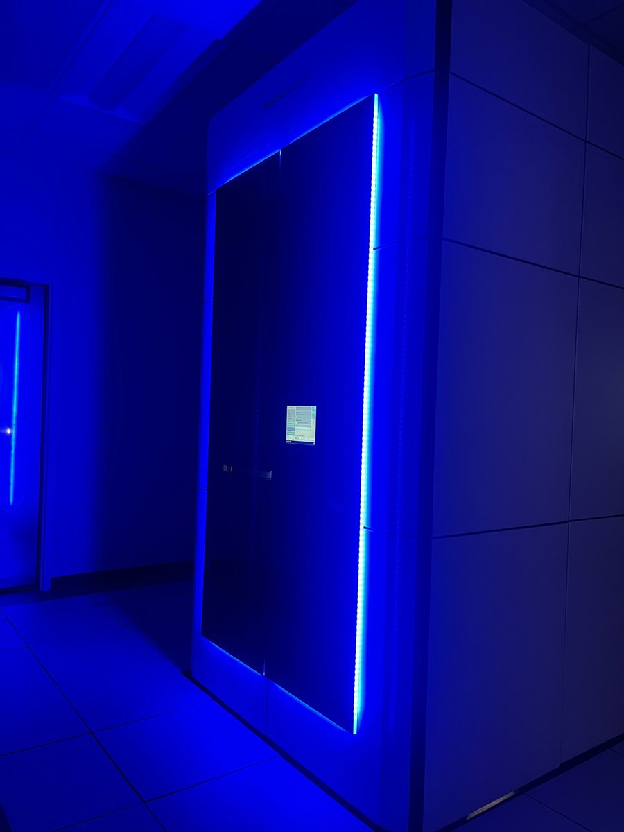MizzouEMC's tweet photo. The light at the end of the long tunnel was in fact a glorious new Krios G4!     🧊 🔬 🧊 https://t.co/Db3SpsnW28