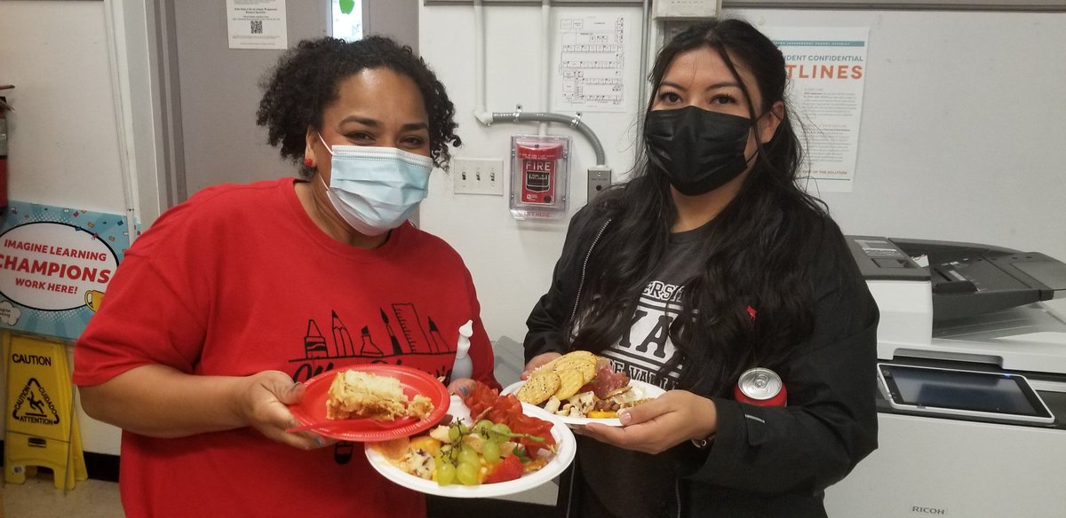 AngelicaHalphen's tweet photo. Our teachers deserve the finest and so they were treated by the parents with a deluxe charcuterie board, a devine caramel cake and more Tiff's Treats! @EricaMGil @PughRamsHISD @HoustonISD #TeacherAppreciationWeek https://t.co/yY7BAVzlq0