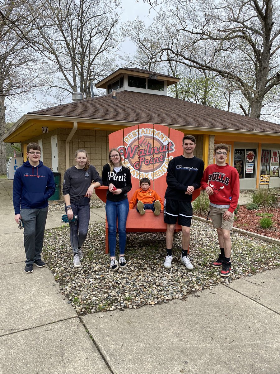 mrfleck203's tweet photo. Today was community service day at Oakland High School. My group was assigned to Walnut Point State Park. This group worked hard and did a great job. #TitanTrue https://t.co/v18SskXzSG