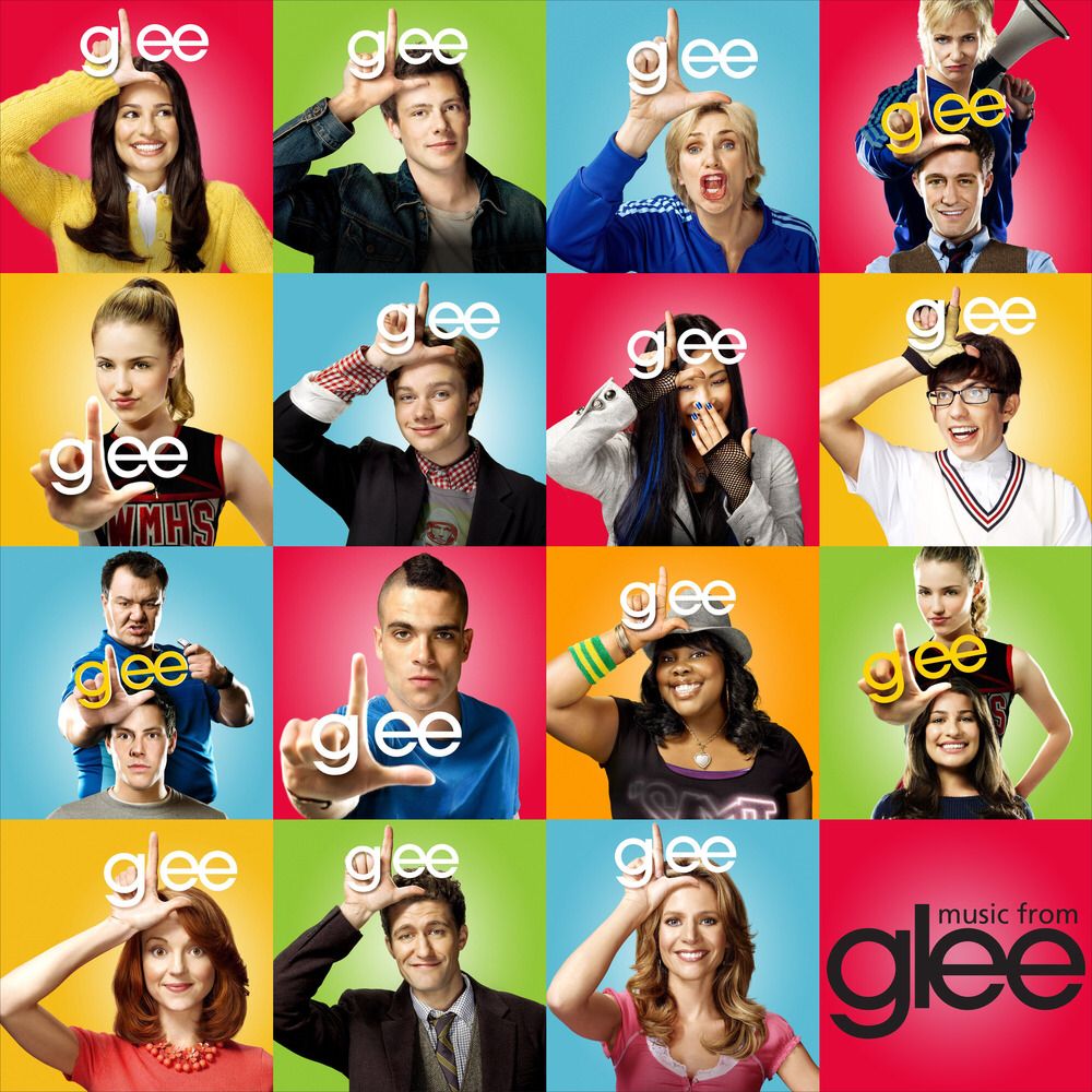sermopinions's tweet photo. “Glee” 🎤 

📍 Comienza cuando Will Schuester, profesor del instituto McKinley, decide volver a crear el Glee Club, una actividad donde los componentes van a competiciones de canto. 

👀 ¿La habéis visto?

#sermopinions #pelisyseries #Glee https://t.co/WKZUa7UrCm
