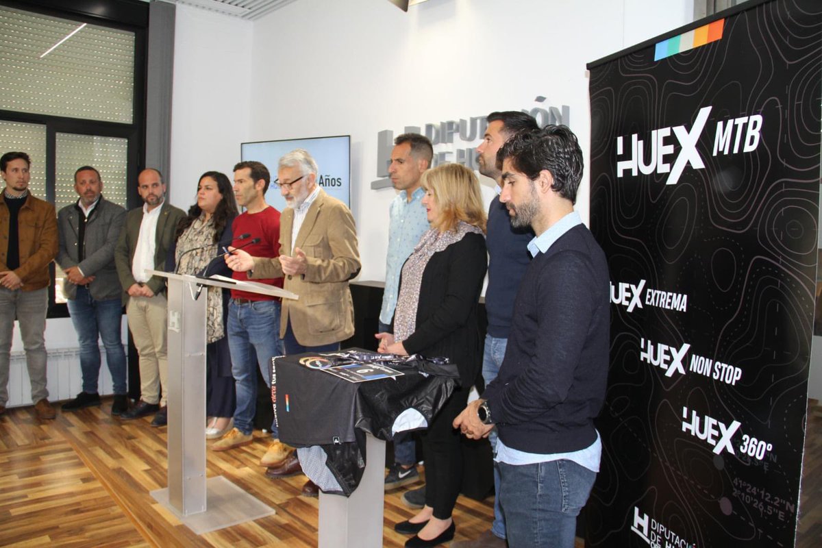 aytoayamonte's tweet photo. 🚵🚵‍Cuenta atrás para la HUEX Extrema 2022

📆 Este sábado vuelve esta prueba de bicicleta todo terreno con un recorrido de 185km entre Cortegana y #Ayamonte.

👥 casi 1000 deportistas participarán en esta competición patrocinada por Diputación Provincial de Huelva. 

🏁Ayamonte https://t.co/lBrvCiu9GD