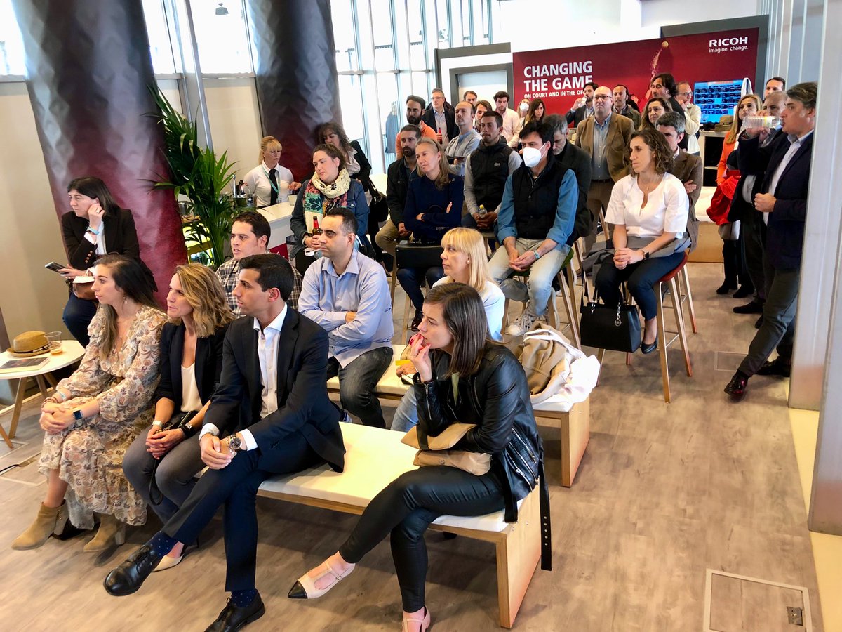 ricohspain's tweet photo. Muchas gracias a los clientes que hoy habéis visitado nuestro #skylounge en @MutuaMadridOpen para conocer el futuro del #trabajohíbrido y ayudaros a liderar el cambio creando espacios de trabajo digitales.
¡Ahora toca disfrutar del tenis! 🎾
#RicohMMO #LeadingChangeAtWork https://t.co/ViG628OVQz