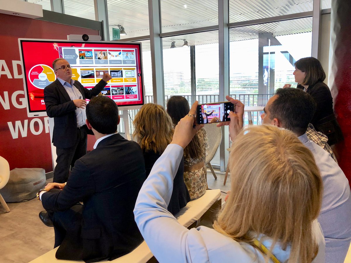 ricohspain's tweet photo. Muchas gracias a los clientes que hoy habéis visitado nuestro #skylounge en @MutuaMadridOpen para conocer el futuro del #trabajohíbrido y ayudaros a liderar el cambio creando espacios de trabajo digitales.
¡Ahora toca disfrutar del tenis! 🎾
#RicohMMO #LeadingChangeAtWork https://t.co/ViG628OVQz