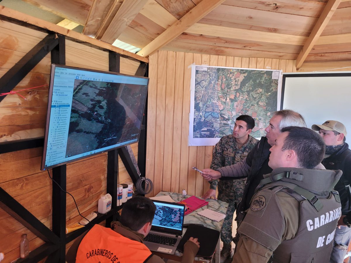 Ejercito_Chile's tweet photo. Personal especializado de la Patrulla de Auxilio y Rescate Militar (PARME) del Destacamento de Montaña N°8 "Tucapel" continúa en la búsqueda de Gastón Ortega, joven extraviado en #Curacautín, la cuál se extenderá por otros 10 días. #EjércitoEnAcción https://t.co/Ws6MoW9j9P