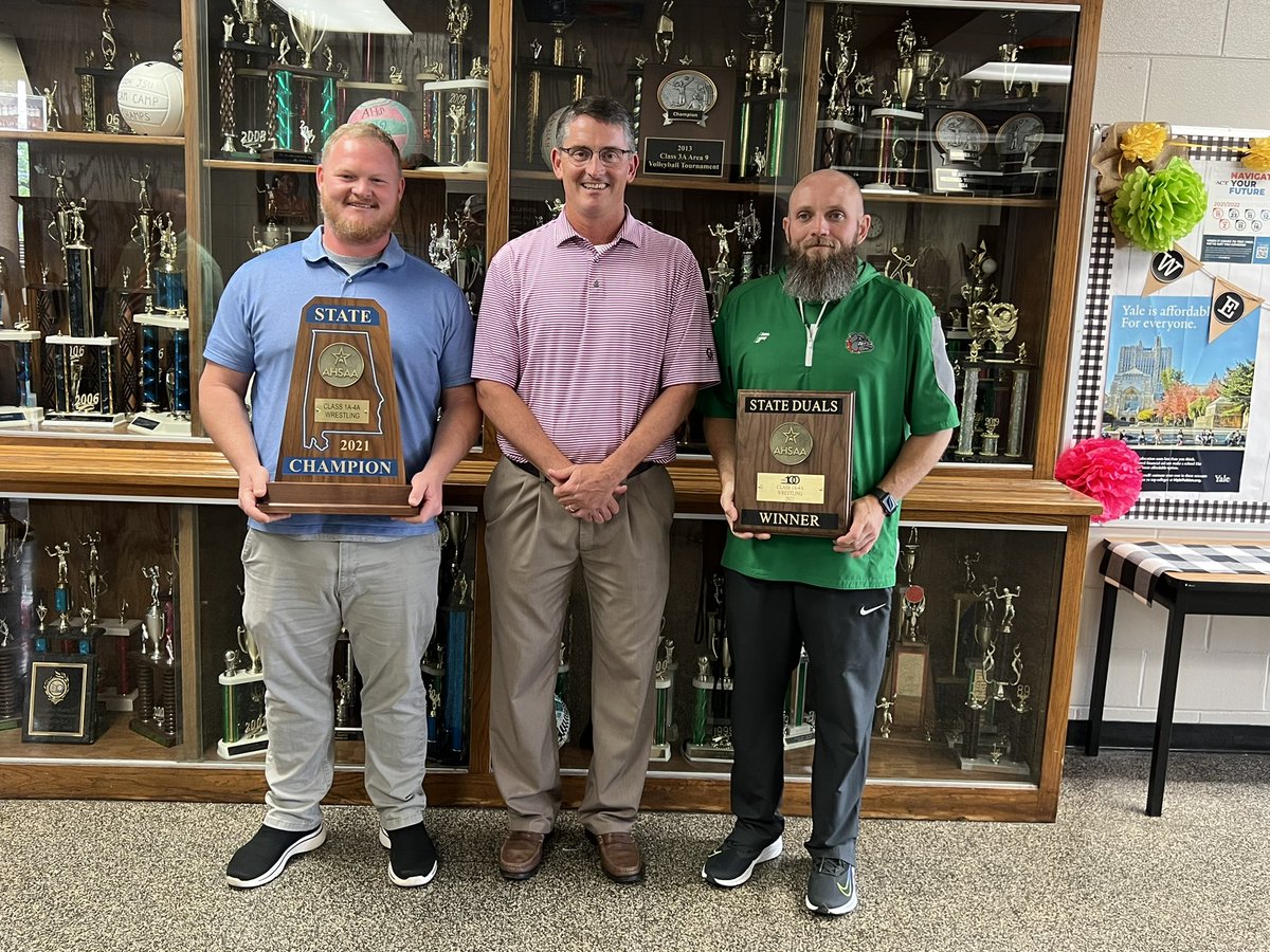 ashville_high's tweet photo. Thank you to Senator Shay Shelnutt for coming by AHS and congratulating the wrestling team on yet another great season!! @sccboe @stclairsuper @AshvilleDawgs https://t.co/1DyW3iiFzp