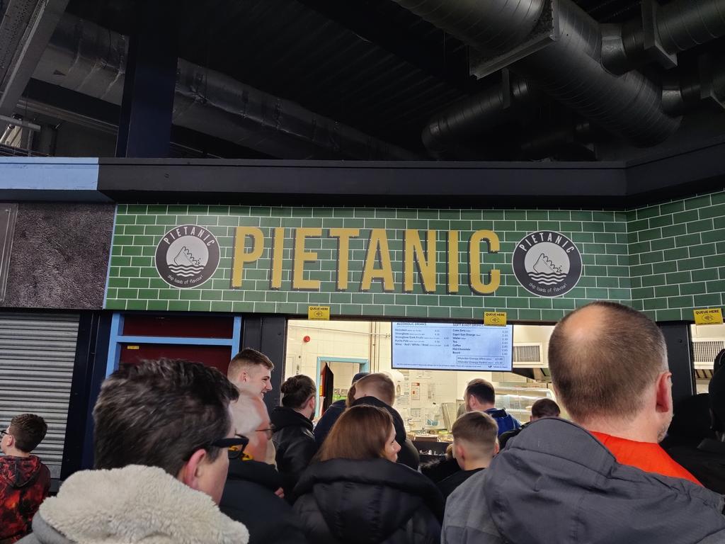 🍴 #AwayDayPieGirl™ 🍴 tweet media