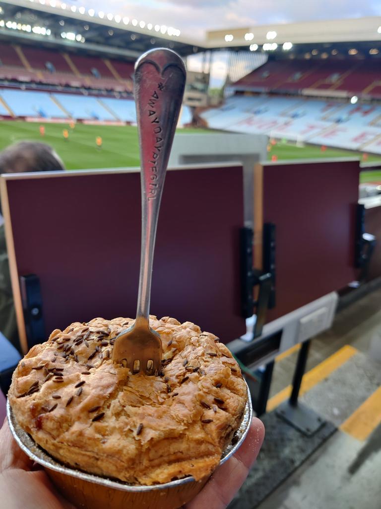 🍴 #AwayDayPieGirl™ 🍴 tweet media