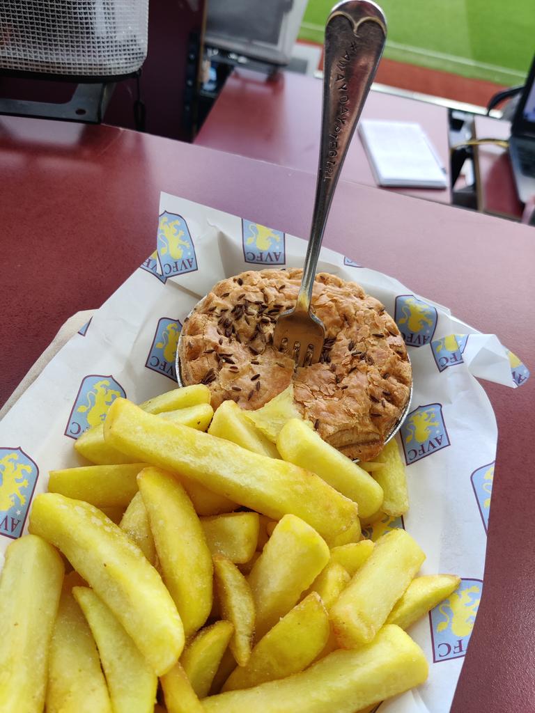 🍴 #AwayDayPieGirl™ 🍴 tweet media