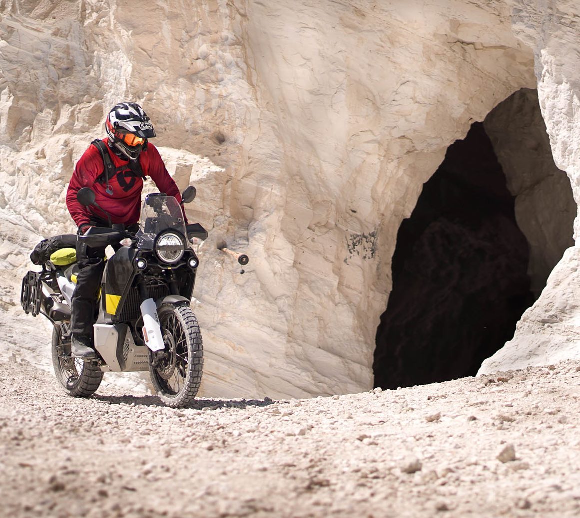 ADVPulse's tweet photo. Time for some #mine exploring. โ Old Dutch Cleanser and Holly Ash Mines feature an intricate patchwork of tunnels that lay evidence to the thousands of tons of material pulled out between the 1920-50s. Just one of the spots visited during #Revzilla Get On! ADV Fest #MojaveDesert https://t.co/JTbdFW9HPI