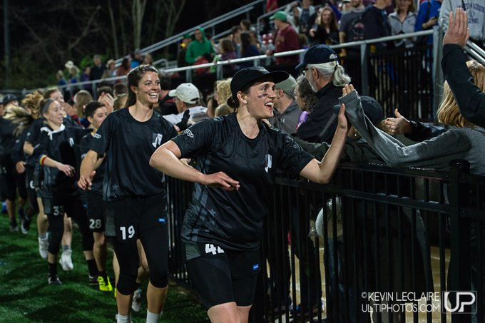 vcultimate's tweet photo. The DC Shadow @DCShadowUlti
Shop their merchandise: https://t.co/EkxSXG8DlG
#vcultimate #ultimate #ultimateteam https://t.co/lzk5sTzPEq