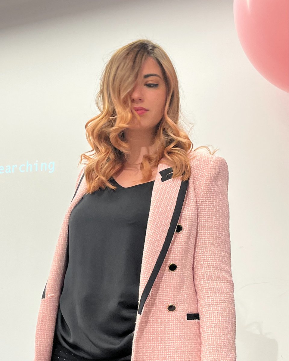 _carmenvivanco's tweet photo. Hace unas semanas participamos en un curso de @WellaProEs en el que descubrimos #SHINEFINITY, su nuevo producto de coloración con el que se consiguen grandes cambios de color o estupendos matices con cero daños para el cabello.
#CarmenVivanco #peluqueriamadrid https://t.co/jUh0AeZWLI
