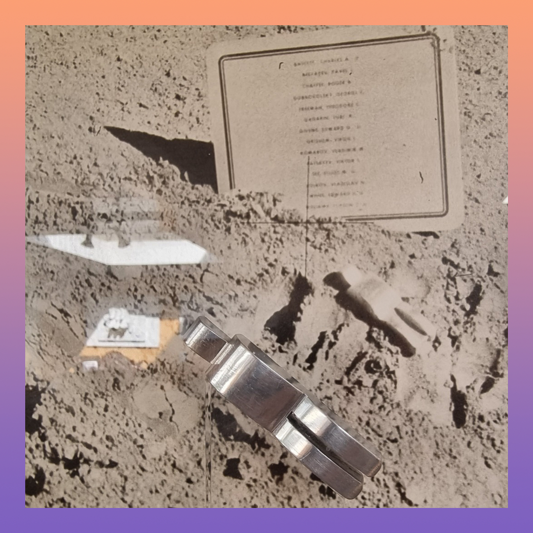 moonmars's tweet photo. The Fallen Astronaut is a documentary by frank Herrebout depicting the compelling story of a sculpture created by Artist Paul Van Hoeydonck. The very first artwork on the Moon!! Follow MoonMars for more🚀🖼
#fallenastronaut #paulvanhoeydonck #nfts #ToTheMoon #space https://t.co/RVR1Ay9bwE