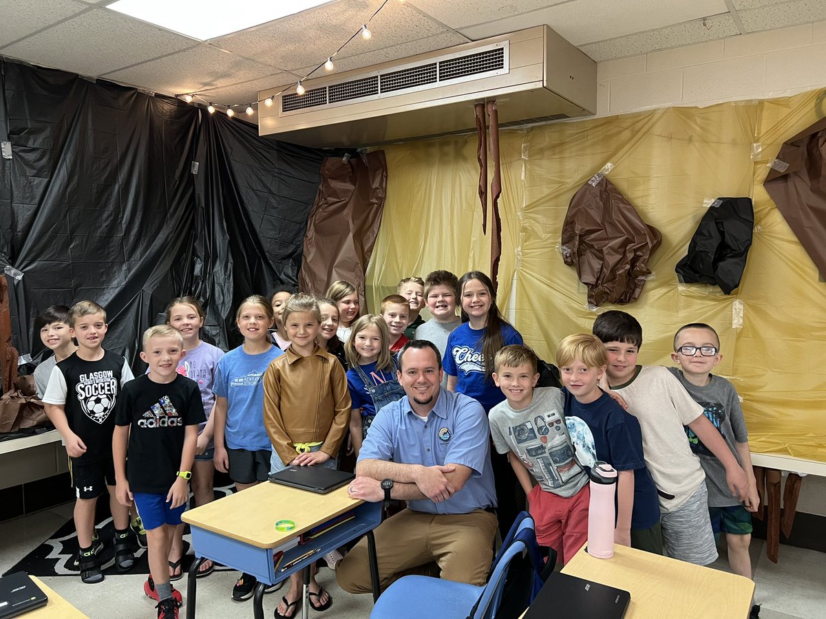 SeekGrowExpress's tweet photo. When learning about caves, you need the real deal! We got to hear from the expertise of a real geologist who mapped 80 miles of Mammoth Cave! #kidsdeserveit #edchat #seekgrowexpress https://t.co/jSnZ7sLM19