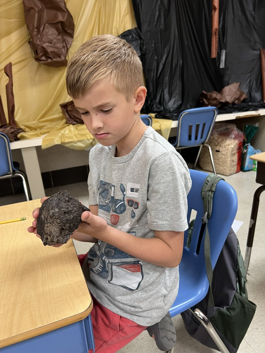 SeekGrowExpress's tweet photo. When learning about caves, you need the real deal! We got to hear from the expertise of a real geologist who mapped 80 miles of Mammoth Cave! #kidsdeserveit #edchat #seekgrowexpress https://t.co/jSnZ7sLM19