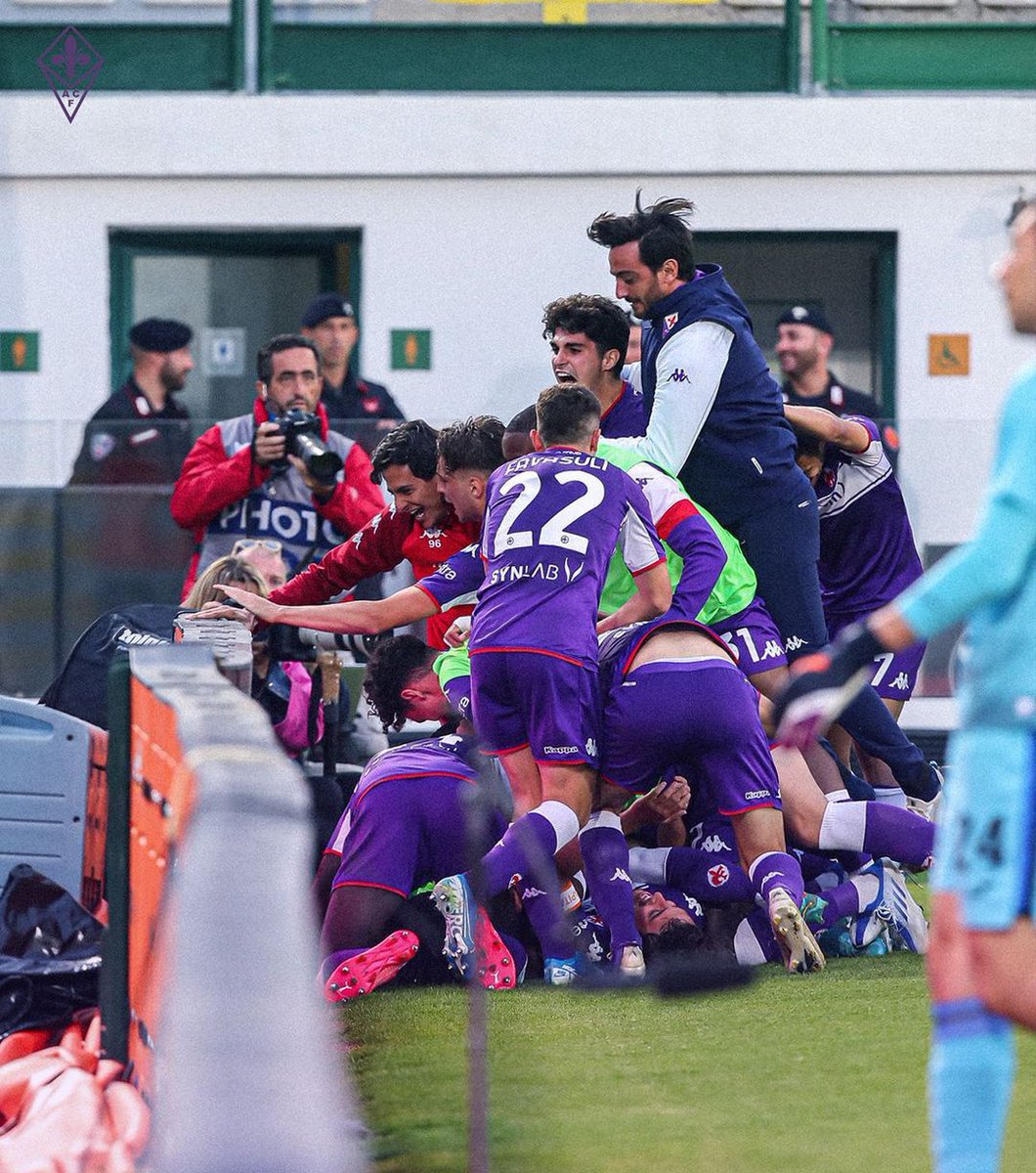 luca_petitti's tweet photo. Mister @AlbeAquilani vince la terza Coppa Italia Primavera consecutiva, invece complimenti alla @acffiorentina per la sua quarta di fila.
#PrimaveraTIMVISIONCup #Fiorentina https://t.co/e8XPgkcRKt