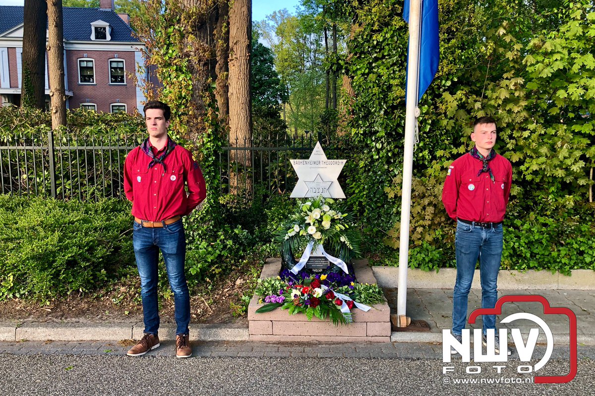 Waardevol moment vastgelegd door <a href="/NWVfoto/">Eddy Bossenbroek </a> Eretaak op #4mei door leden van onze scoutinggroep