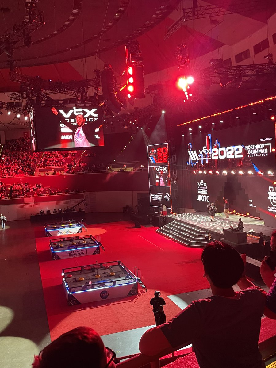 osseo_robotics's tweet photo. And we are off! Team 279D making their way in a field of 507 teams at the VEX 2022 World Championships! @CityofOsseo @OSHorioles @ISD279 @CoryHMcIntyre https://t.co/28RdweX4An