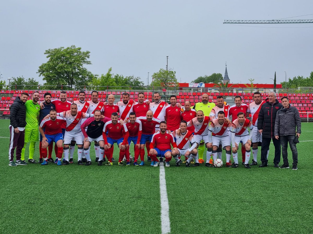 rvmveteranos's tweet photo. 👴🏻 LIGA VETERANOS @RFFM_oficial | Asalto al liderato de la categoria tras la goleada de ayer en partido aplazado de la J-3
🥅 AV @RayoVallecano - 8️⃣
@ADOrcasitas - 2️⃣
⚽⚽⚽ Mauri
⚽⚽ Potele
⚽ Viti
⚽ Dani Martin
⚽ Asenjo
#VamosRayo #AVRV
#veteranosRFFM
#FutbolVeteranos https://t.co/B3i46NYg8i