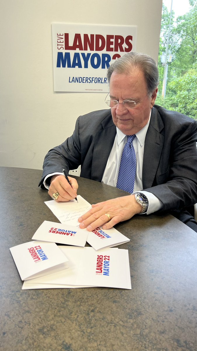 SteveLittleRock's tweet photo. Thank you to everyone who has shown their support for my campaign! To reserve your sign, get bumper stickers, and donate, visit: https://t.co/MtMkzEFenb
#Landers22 #TogetherBetterForEveryone #LRMayor #LittleRock https://t.co/HypDDwrHni
