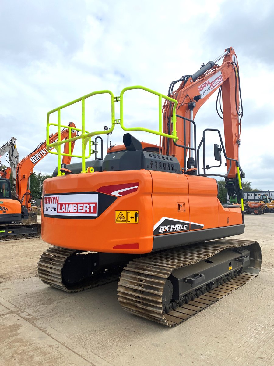 mervynlambert's tweet photo. Our DX140 is ready to go out with it's new Hi-Vis boxing ring! You will definitely stand out from the crowd with this๐คฉ
#dx140lc #Doosan #excavator #boxingring #hivis #planthire #Norfolk #suffolk
#mervynlambertplanthire https://t.co/M5VWtVTOxO